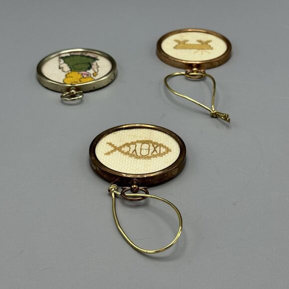 Vtg 3 Framed Cross Stitch Ornaments Fish Angel Manger Cradle Christmas Religous - Picture 5 of 14